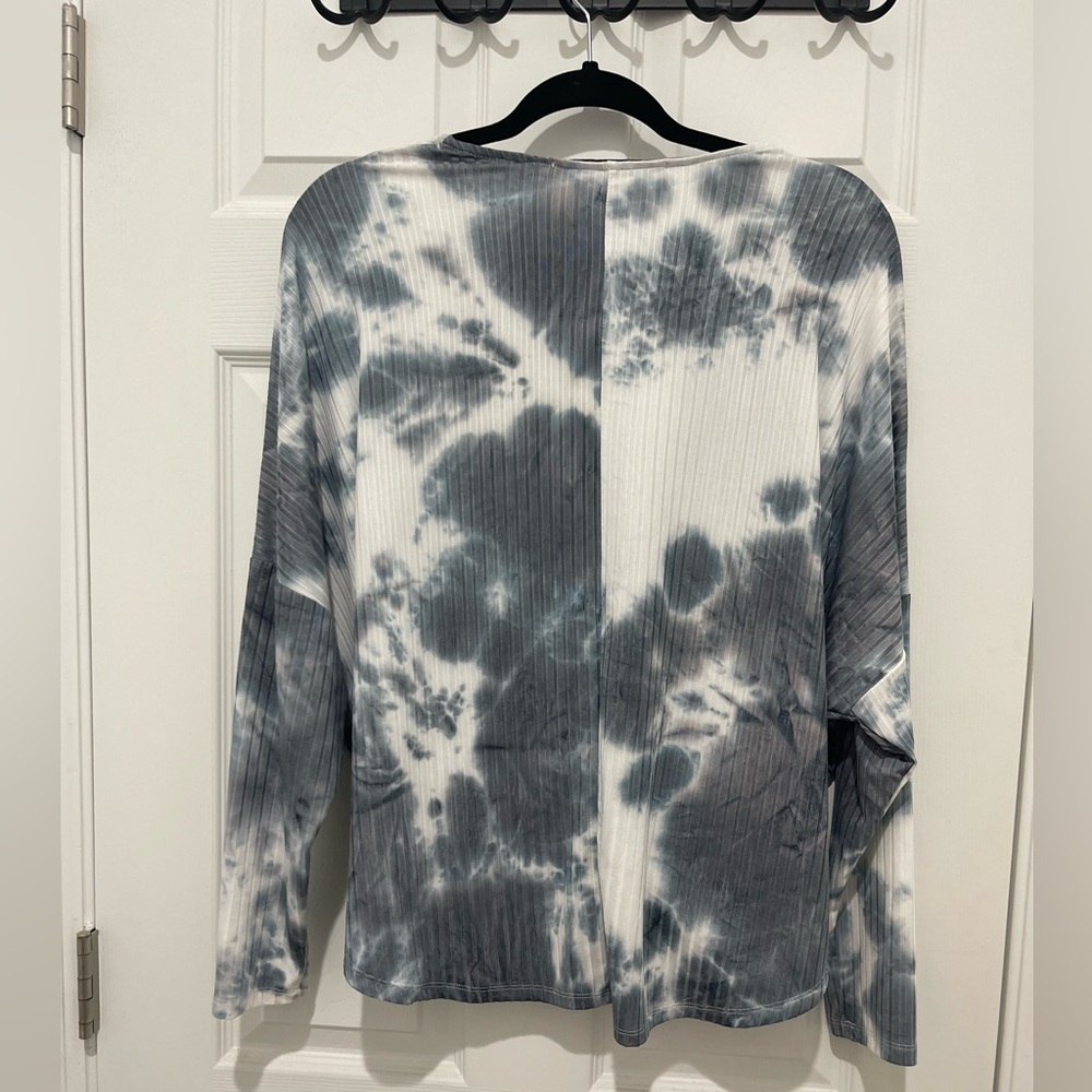 Women’s Long Sleeve Knot Back Top